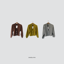 Carica l'immagine nel visualizzatore di Gallery, Haveone cardigan tre bottoni gioiello Art JIT-P021