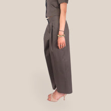 Carica l'immagine nel visualizzatore di Gallery, Tensione in pantalone palazzo pinces 98% cotone Art 26P4516 ( blazer 26B4542 )