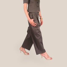 Carica l'immagine nel visualizzatore di Gallery, Tensione in pantalone palazzo pinces 98% cotone Art 26P4516 ( blazer 26B4542 )