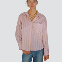 Carica l&#39;immagine nel visualizzatore di Gallery, Haveone camicia over rigatina con taschino 56% polietsere 30% viscosa Art CGE-P023
