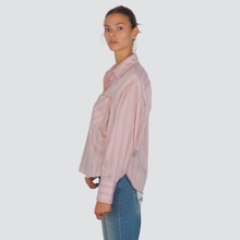 Carica l&#39;immagine nel visualizzatore di Gallery, Haveone camicia over rigatina con taschino 56% polietsere 30% viscosa Art CGE-P023

