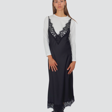Carica l&#39;immagine nel visualizzatore di Gallery, Tensione in abito t-shirt manica lunga con abito satin con pizzo Art 37642
