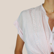 Carica l'immagine nel visualizzatore di Gallery, Tensione in camicia mussola con ricamo 84% cotone 16% seta Art S26CL70
