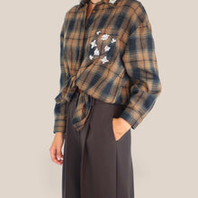 Carica l'immagine nel visualizzatore di Gallery, Vicolo camicia over quadri con applicazioni 70% cotone Art RAC0060
