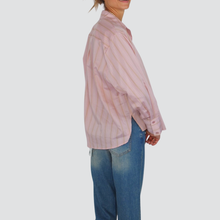 Carica l&#39;immagine nel visualizzatore di Gallery, Haveone camicia over rigatina con taschino 56% polietsere 30% viscosa Art CGE-P023
