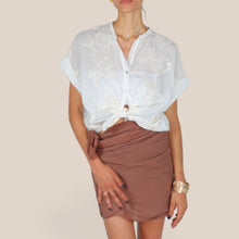 Carica l'immagine nel visualizzatore di Gallery, Tensione in camicia mussola con ricamo 86% cotone 14% seta Art S26CL69
