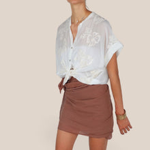 Carica l'immagine nel visualizzatore di Gallery, Tensione in camicia mussola con ricamo 86% cotone 14% seta Art S26CL69
