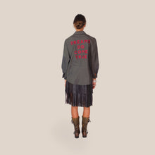 Carica l'immagine nel visualizzatore di Gallery, Vicolo camicia over rigata scritta schiena 100% cotone Art RAC0285
