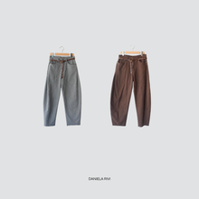 Carica l&#39;immagine nel visualizzatore di Gallery, Tensione in pantalone cintura borchie 100% cotone Art W25P152
