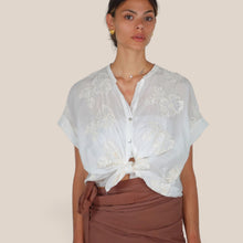 Carica l'immagine nel visualizzatore di Gallery, Tensione in camicia mussola con ricamo 86% cotone 14% seta Art S26CL69
