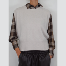 Carica l&#39;immagine nel visualizzatore di Gallery, Haveone gilet over bottone laterale Art LMG-P031

