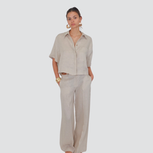 Carica l&#39;immagine nel visualizzatore di Gallery, Tensione in pantalone gamba ampia con cintura 100% lino Art 25P7724
