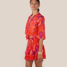 Carica l'immagine nel visualizzatore di Gallery, Tensione in camicia over stampa fantasia mussola 100% cotone Art PE260541
