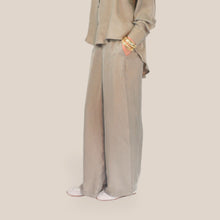 Carica l'immagine nel visualizzatore di Gallery, Tensione in pantalone palazzo elastico retro militare 60% cupro 40% viscosa Art 26P4808
