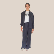 Carica l'immagine nel visualizzatore di Gallery, Tensione in pantalone palazzo elastico retro nero 60% cupro 40% viscosa Art 26P4808

