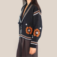 Carica l'immagine nel visualizzatore di Gallery, Vicolo cardigan chiusura laccetti ricamato misto lana Art 7AC7141
