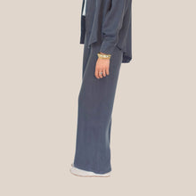 Carica l'immagine nel visualizzatore di Gallery, Tensione in pantalone palazzo elastico retro nero 60% cupro 40% viscosa Art 26P4808
