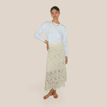 Carica l'immagine nel visualizzatore di Gallery, Haveone gonna crochet lunga con sottoveste 65% cotone Art GBU-Q096
