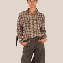 Carica l'immagine nel visualizzatore di Gallery, Vicolo camicia flanella over scozzese con frange 51% viscosa 23% cotone Art RAC0315
