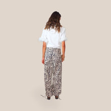 Carica l'immagine nel visualizzatore di Gallery, Haveone pantalone zebrato balloon coulisse fondo Art PMA-R264
