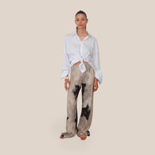 Carica l'immagine nel visualizzatore di Gallery, Haveone pantalone fantasia a zampa elastico vita 100% viscosa Art PMA-Q509
