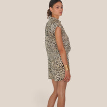 Carica l'immagine nel visualizzatore di Gallery, Tensione in camicia over 100% cotone Art C50565AT
