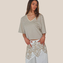 Carica l'immagine nel visualizzatore di Gallery, Philia Loft t-shirt over rigata scollo V 48% cotone Art V02F0791
