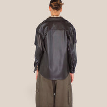 Carica l'immagine nel visualizzatore di Gallery, Vicolo giacca camicia over ecopelle con frange Art TAC1292
