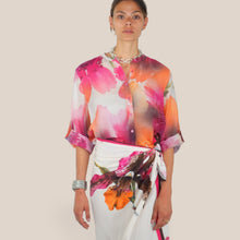 Carica l'immagine nel visualizzatore di Gallery, Haveone camicia over stampa fiore fucsia 85% lyocell Art CVS-Q503
