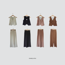 Carica l&#39;immagine nel visualizzatore di Gallery, Tensione in completo gilet pantalone goffrato 84% viscosa Art 25C7632
