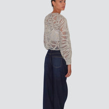 Carica l&#39;immagine nel visualizzatore di Gallery, Tensione in blusa ricamo lana e paillettes Art W25C244
