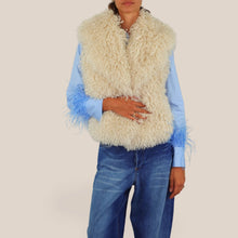 Carica l'immagine nel visualizzatore di Gallery, Tensione in gilet mongolia Art W26J495
