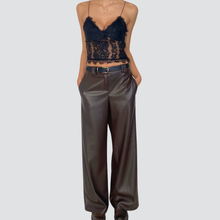 Carica l'immagine nel visualizzatore di Gallery, Tensione in pantalone eco-pelle elastico retro con cintura Art 26P1054
