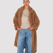 Carica l'immagine nel visualizzatore di Gallery, Haveone cappotto teddy cammello Art KCT-R026
