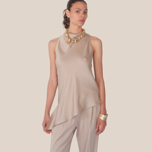Carica l'immagine nel visualizzatore di Gallery, Maryley maglia smanicata fondo asimmetrica 63% lyocell 35% viscosa Art 26EB730 ( pantalone 26EB507 )
