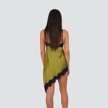 Carica l&#39;immagine nel visualizzatore di Gallery, Haveone abito satin asimmetrico con pizzo spallino regolabile spacchetto laterale Art RVS-P039
