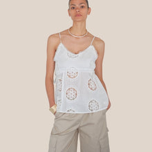 Carica l'immagine nel visualizzatore di Gallery, Vicolo top pizzo fiocchetti laterali 100% cotone Art TAB2377
