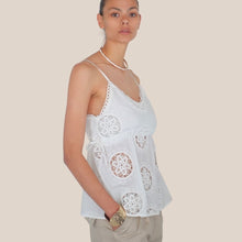 Carica l'immagine nel visualizzatore di Gallery, Vicolo top pizzo fiocchetti laterali 100% cotone Art TAB2377
