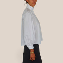 Carica l'immagine nel visualizzatore di Gallery, Vicolo camicia over serafino collo coreana arricciatura spalla 100% cotone Art TAC0553
