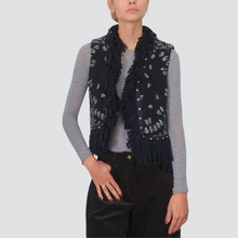Carica l'immagine nel visualizzatore di Gallery, Tensione in gilet stampa bandana con strass e frange Art 37569
