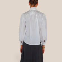 Carica l'immagine nel visualizzatore di Gallery, Vicolo camicia over serafino collo coreana arricciatura spalla 100% cotone Art TAC0553

