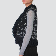 Carica l'immagine nel visualizzatore di Gallery, Tensione in gilet stampa bandana con strass e frange Art 37569
