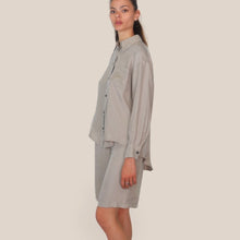 Carica l'immagine nel visualizzatore di Gallery, Tensione in bermuda elastico retro 60% cupro 40% viscosa Art 26P4806 ( camicia 26C4727 )
