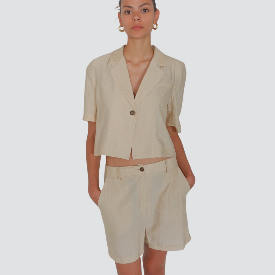 Tensione in completo blazer goffrato manica corta piu bermuda goffrato 84% viscosa Art 25C7874