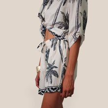 Carica l'immagine nel visualizzatore di Gallery, Haveone shorts con coulisse stampa 100% viscosa Art PMA-Q726
