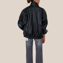 Carica l'immagine nel visualizzatore di Gallery, Haveone bomber ecopelle Art KVE-R041
