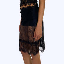 Carica l'immagine nel visualizzatore di Gallery, Tensione mini gonna pizzo con short Art 37819
