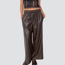 Carica l'immagine nel visualizzatore di Gallery, Tensione in pantalone palazzo eco-pelle elastico vita e coulisse Art 26P1429
