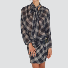 Carica l&#39;immagine nel visualizzatore di Gallery, Haveone blusa over quadri grigio con fusciacca scollo gronda 80% viscosa 20% lana Art CMA-P081
