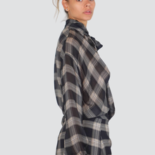 Carica l&#39;immagine nel visualizzatore di Gallery, Haveone blusa over quadri grigio con fusciacca scollo gronda 80% viscosa 20% lana Art CMA-P081
